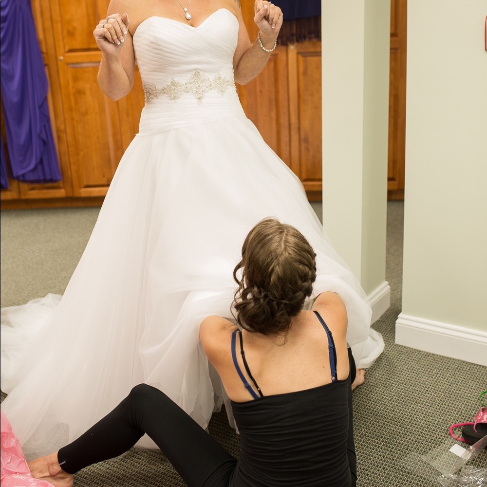 Last day @ this price Designer Eden Bridal Gown - Picture 13 of 16